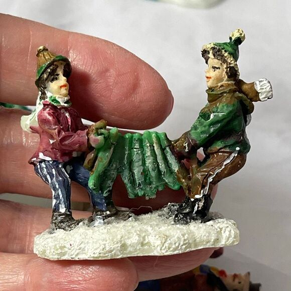 VTG Cobblestone Corners Country lot of 9 characters & lamp,1 lamp top broke - Picture 11 of 12